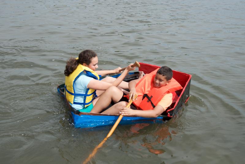 MacKenzie Dugas and Devon Miranda took a different approach with their boat, facing opposite directions. BY GEORGIA SPARLING